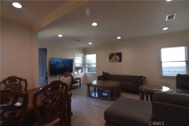 9930 Saticoy Street, Burbank, CA 91504
