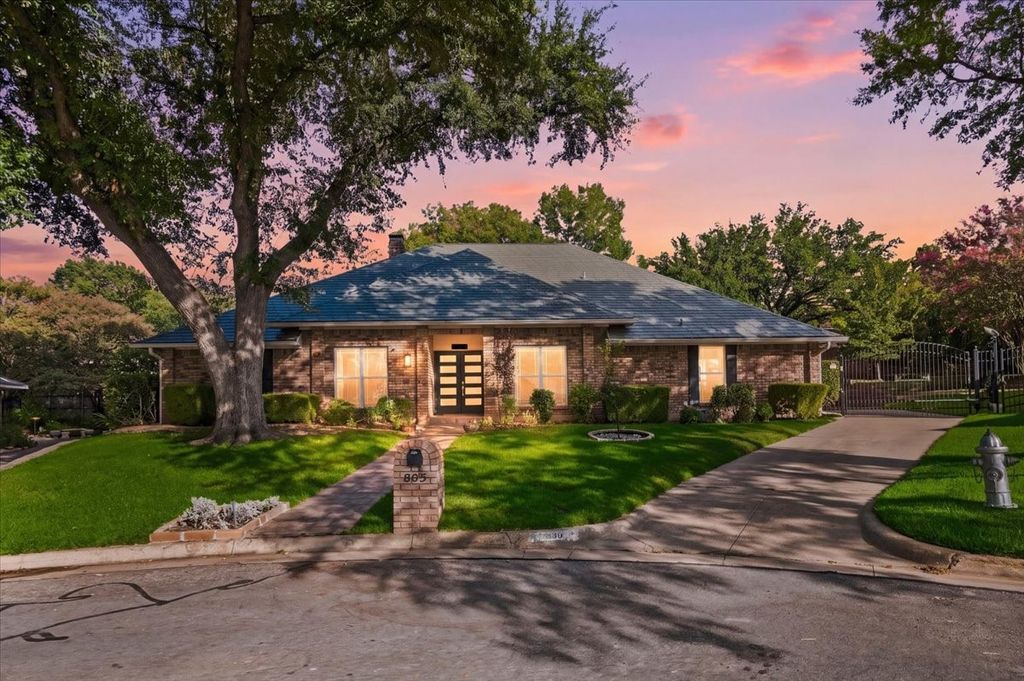 805 Shadycreek Court, Arlington, TX 76013 — exterior