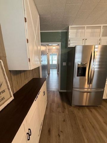 217 S 5th Street, Burlington, KS 66839