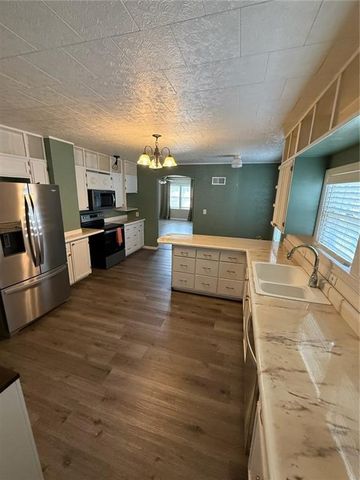 217 S 5th Street, Burlington, KS 66839