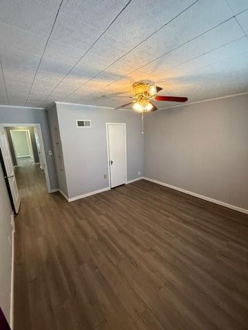 217 S 5th Street, Burlington, KS 66839