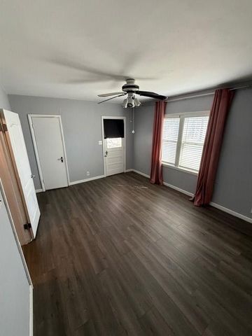 217 S 5th Street, Burlington, KS 66839