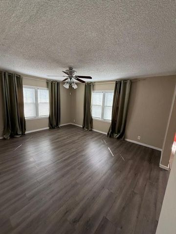 217 S 5th Street, Burlington, KS 66839