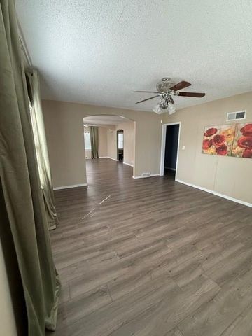 217 S 5th Street, Burlington, KS 66839