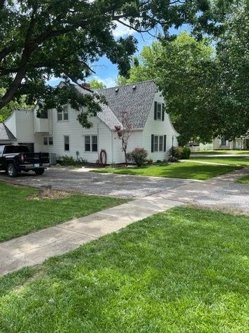 217 S 5th Street, Burlington, KS 66839