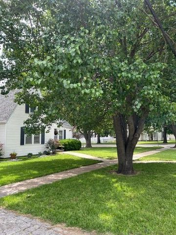 217 S 5th Street, Burlington, KS 66839