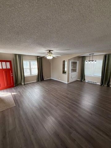 217 S 5th Street, Burlington, KS 66839