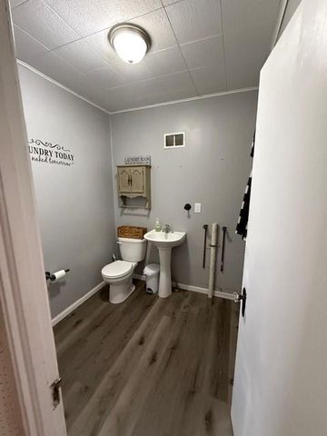 217 S 5th Street, Burlington, KS 66839