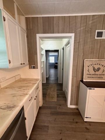 217 S 5th Street, Burlington, KS 66839