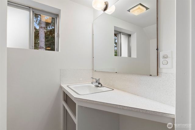 717 Twin View Place W, Bremerton, WA 98312