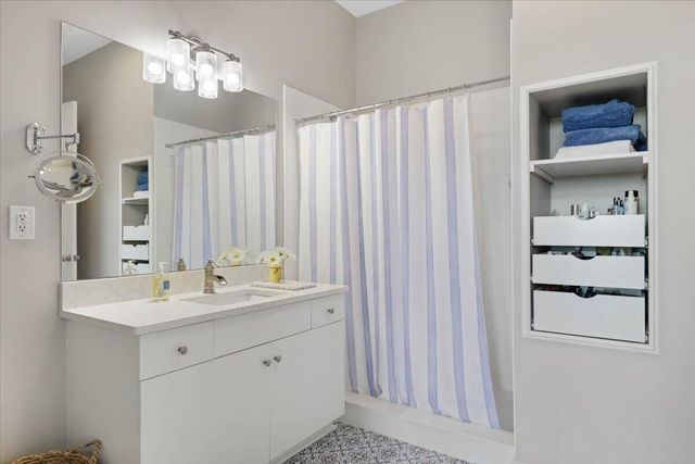 200 Manufacturers Rd Apt 707, Chattanooga, TN 37405