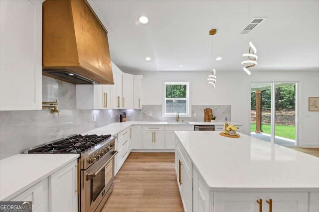 636 Harbour Shores Drive, Jackson, GA 30233