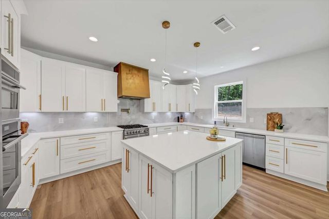 636 Harbour Shores Drive, Jackson, GA 30233