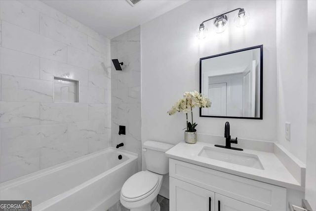 636 Harbour Shores Drive, Jackson, GA 30233