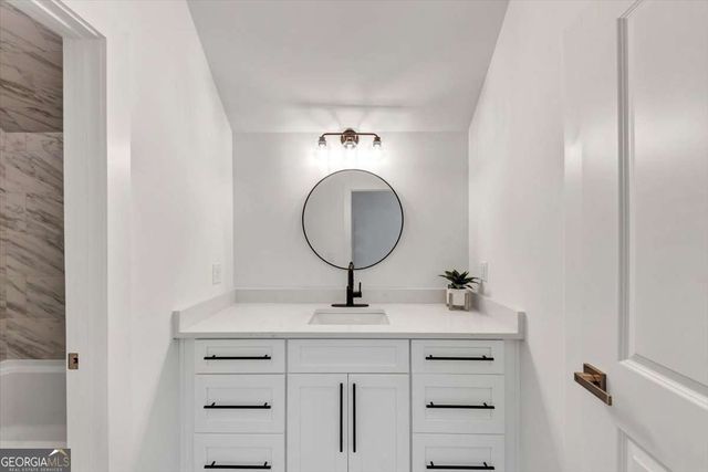 636 Harbour Shores Drive, Jackson, GA 30233