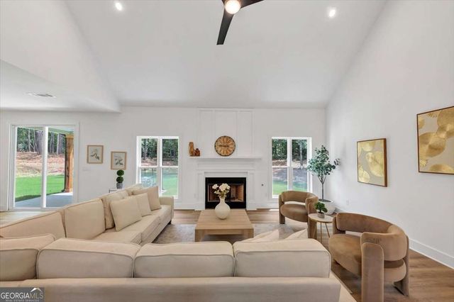 636 Harbour Shores Drive, Jackson, GA 30233