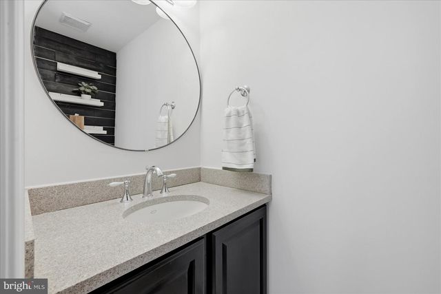 5723 WALNUT WOOD LN, Burke, VA 22015