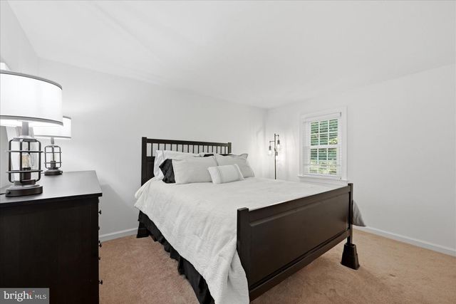 5723 WALNUT WOOD LN, Burke, VA 22015