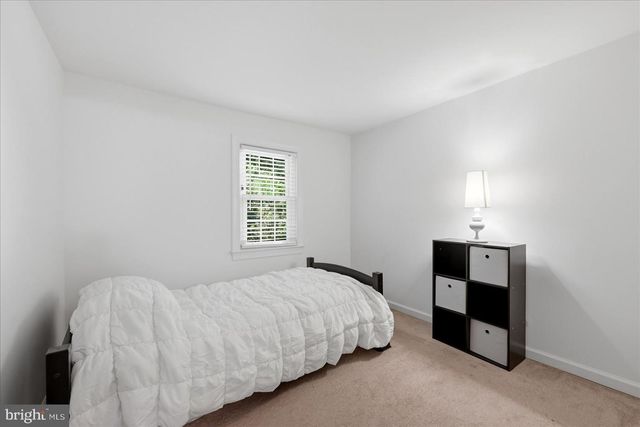5723 WALNUT WOOD LN, Burke, VA 22015