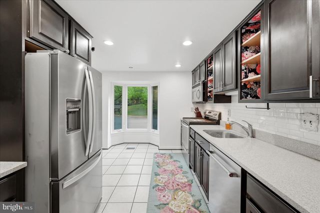 5723 WALNUT WOOD LN, Burke, VA 22015