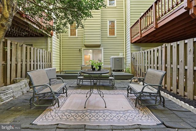 5723 WALNUT WOOD LN, Burke, VA 22015