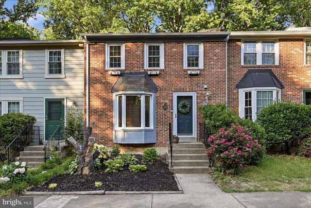 5723 WALNUT WOOD LN, Burke, VA 22015