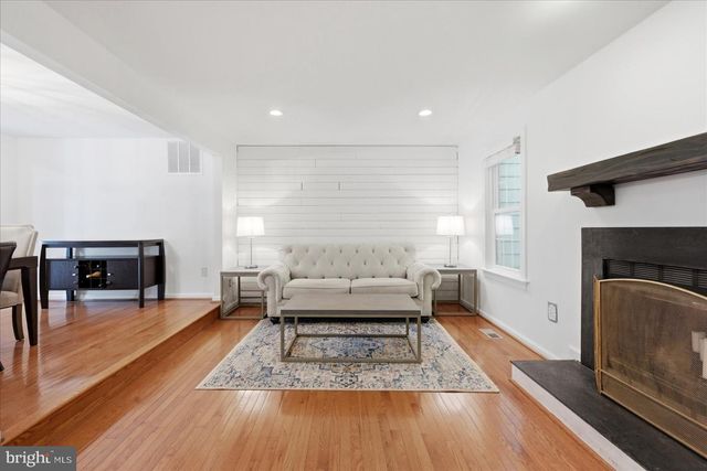 5723 WALNUT WOOD LN, Burke, VA 22015