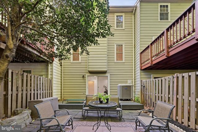 5723 WALNUT WOOD LN, Burke, VA 22015