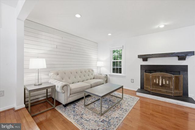 5723 WALNUT WOOD LN, Burke, VA 22015
