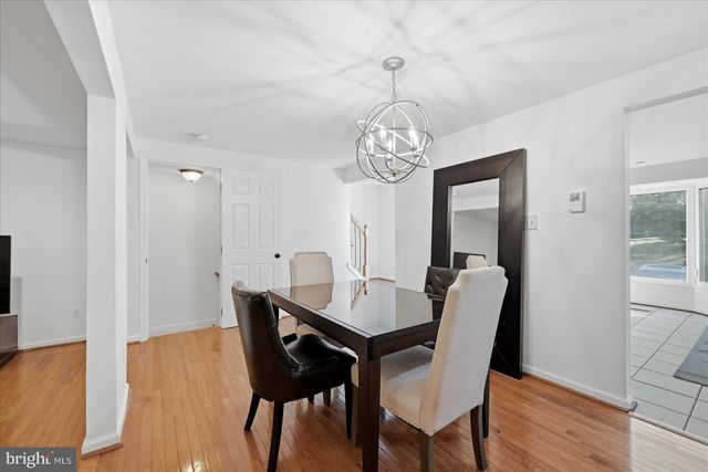 5723 WALNUT WOOD LN, Burke, VA 22015