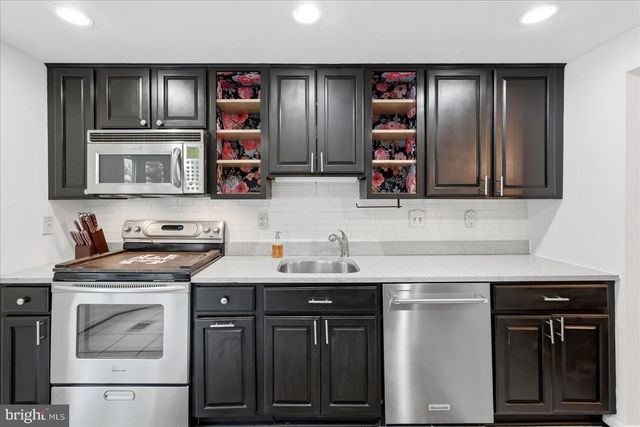 5723 WALNUT WOOD LN, Burke, VA 22015