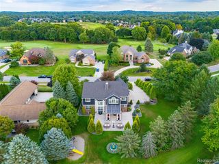 624 Nairn Circle, Highland, MI 48357