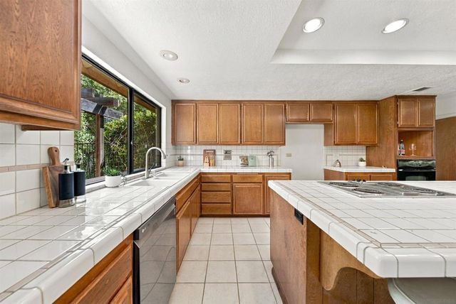 3537 Ybarra Rd, Spring Valley, CA 91978