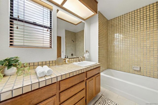 3537 Ybarra Rd, Spring Valley, CA 91978