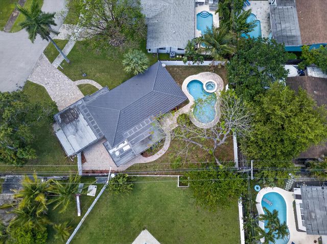 2740 NW 9th Lane, Wilton Manors, FL 33311