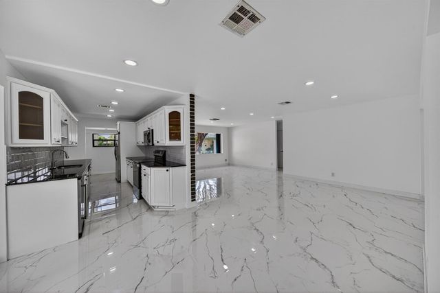 2740 NW 9th Lane, Wilton Manors, FL 33311