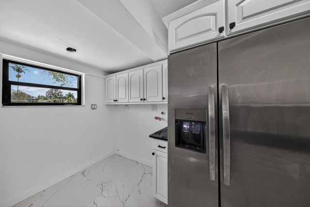 2740 NW 9th Lane, Wilton Manors, FL 33311