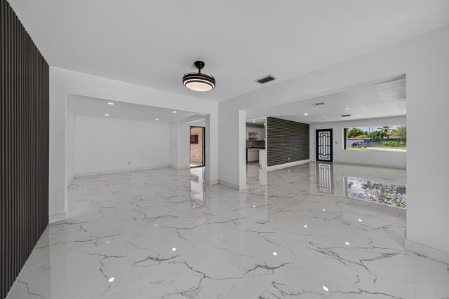 2740 NW 9th Lane, Wilton Manors, FL 33311