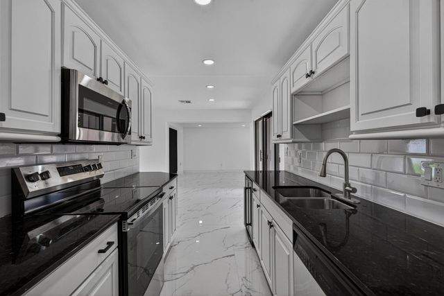 2740 NW 9th Lane, Wilton Manors, FL 33311