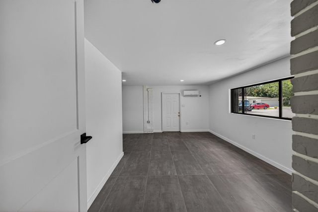 2740 NW 9th Lane, Wilton Manors, FL 33311