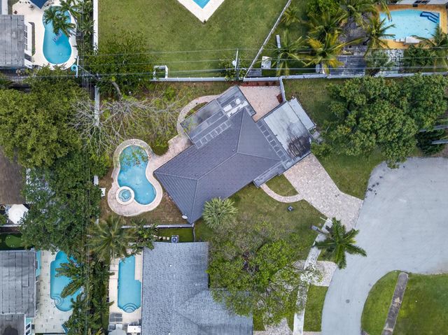 2740 NW 9th Lane, Wilton Manors, FL 33311