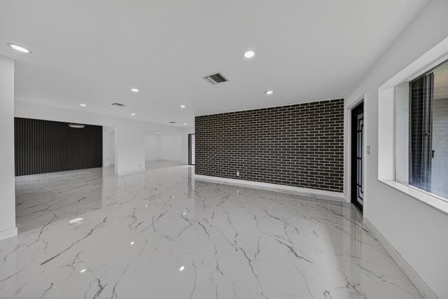 2740 NW 9th Lane, Wilton Manors, FL 33311