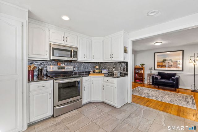 24 Peace Court, Plainville, CT 06062