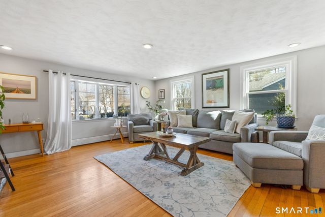 24 Peace Court, Plainville, CT 06062