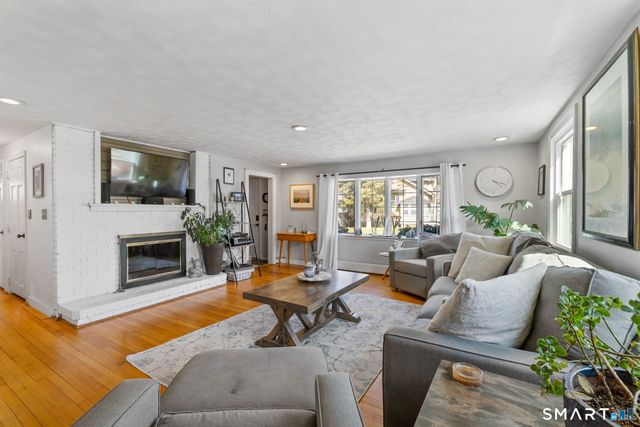 24 Peace Court, Plainville, CT 06062