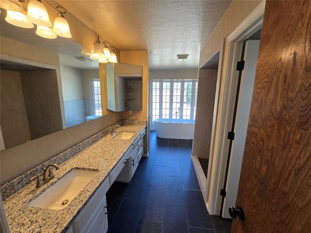 10900 Abbeywood, Oklahoma City, OK 73170