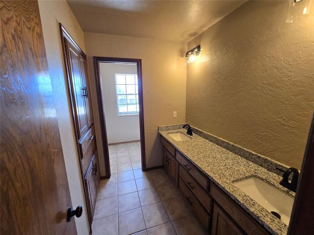 10900 Abbeywood, Oklahoma City, OK 73170