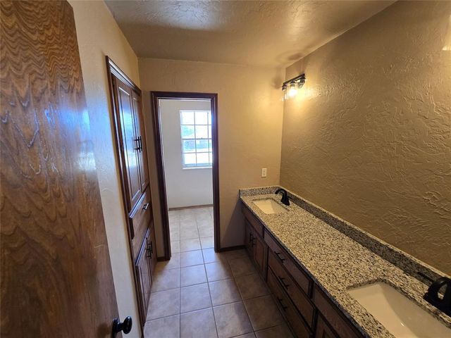 10900 Abbeywood, Oklahoma City, OK 73170