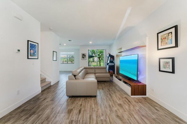 295 NW 33rd Lane, Pompano Beach, FL 33069
