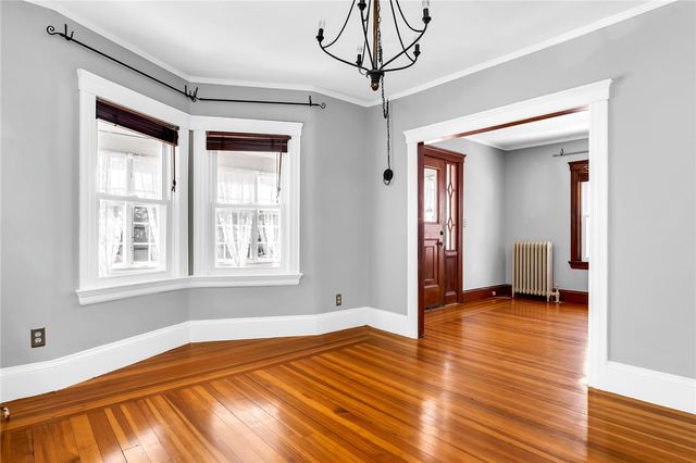 1058 Narragansett Boulevard, Cranston, RI 02905